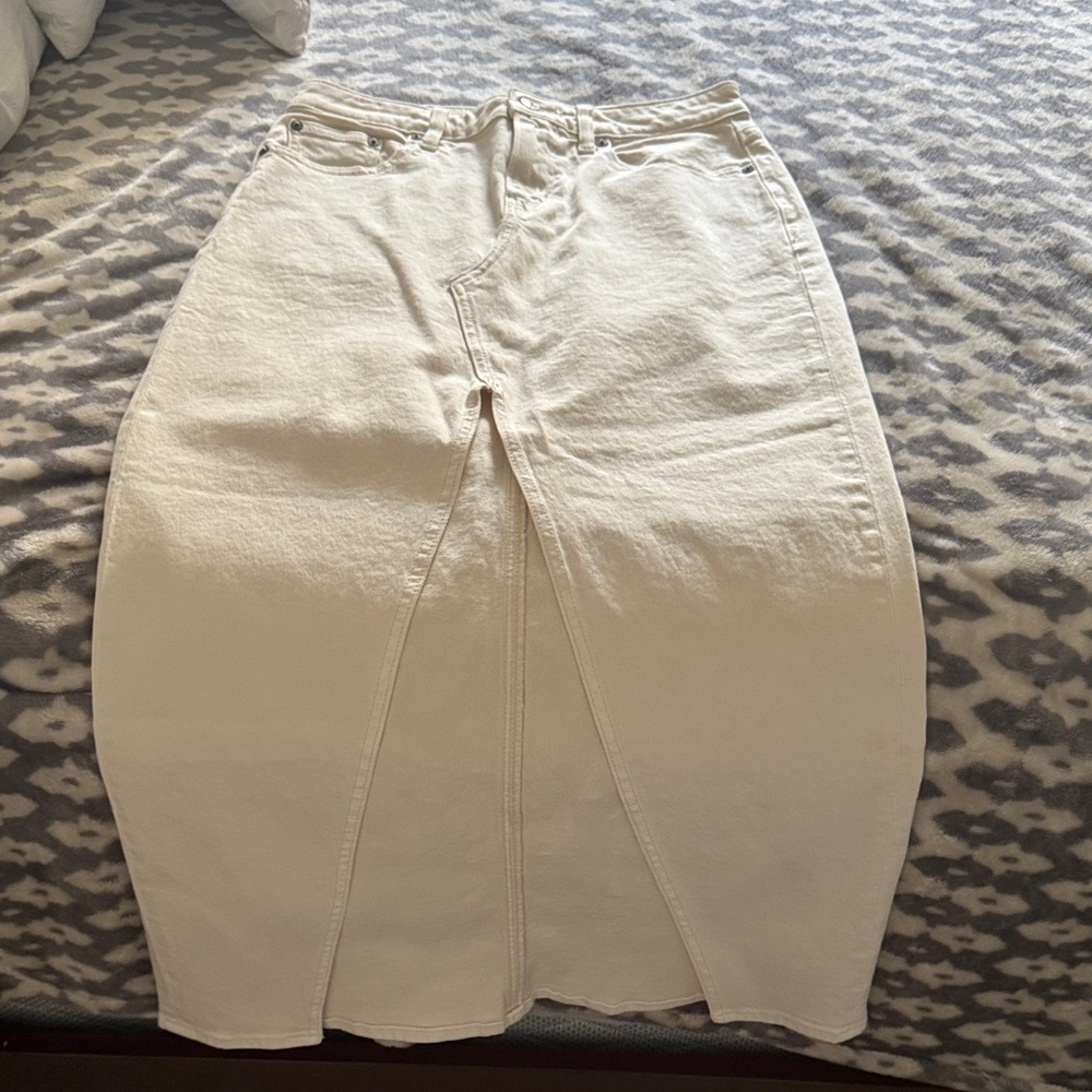Elegant White Denim Skirt